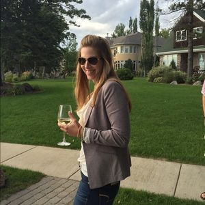 Meet your Posher, Becca