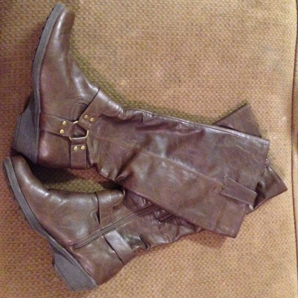 Aerosols A2 boots