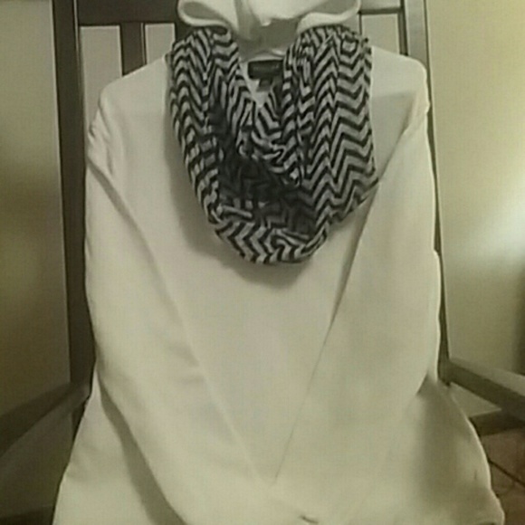 Sweater - Picture 3 of 4