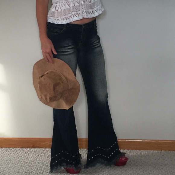 Forever 21 Denim - ❤️SALE Forever 21 hippie fringe bell bottom jeans