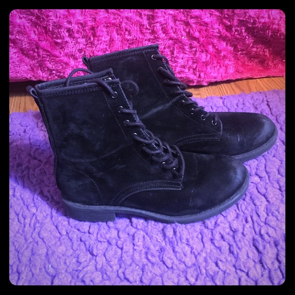 Black Vintage Combat Boots !