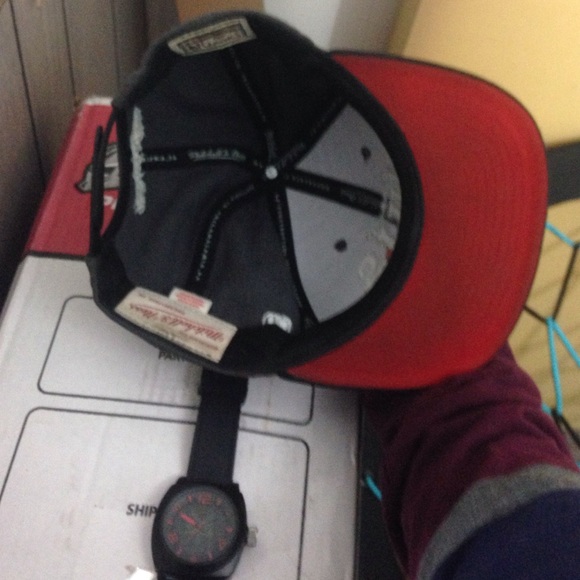 Snapback and zoo York watch bundle 👍!! - Picture 4 of 4