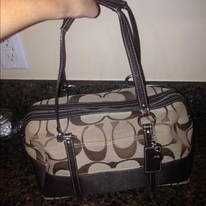 Medium sized coach purse • EUC