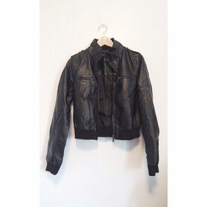 ❤️Forever 21 ❤️ black pleather bomber jacket~