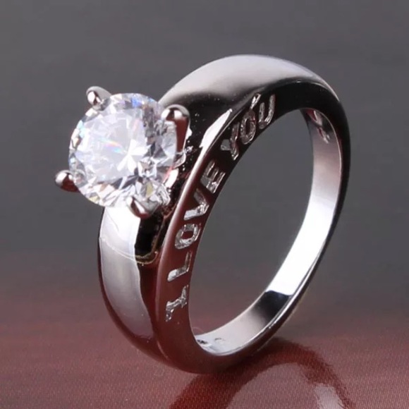 Unique design ring! Covered in white gold