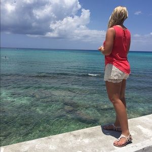 Meet your Posher, Cassandra