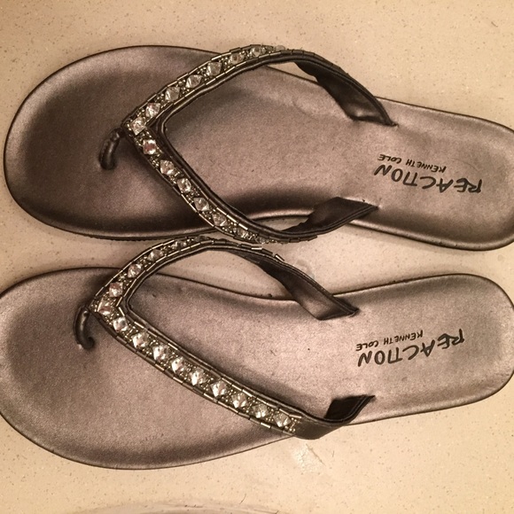 Embellished flip flops by Kenneth Cole - Picture 2 of 4