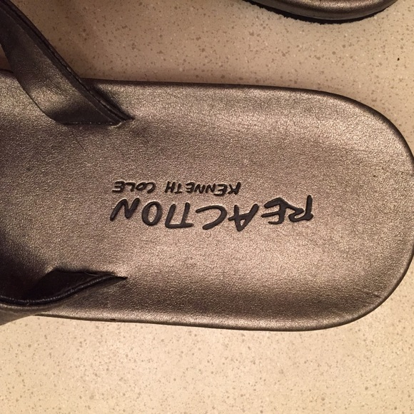 Embellished flip flops by Kenneth Cole - Picture 3 of 4