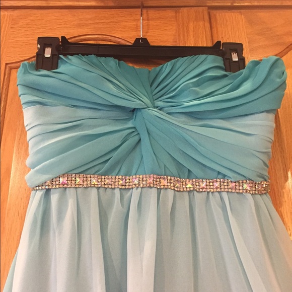 Prom dress - Picture 2 of 4