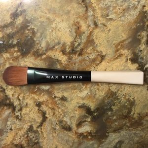 Makeup brush