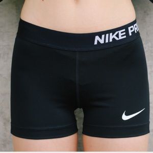 BLACK NIKE PROS❤️
