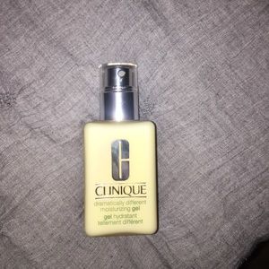 Brand new, used once CLINIQUE moisturizer 😍
