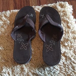 Dark brown Nike flip flops