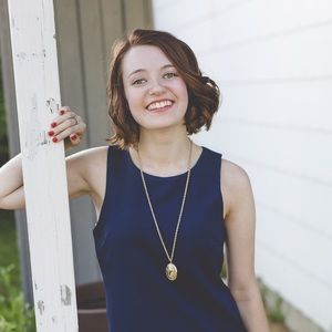 Meet your Posher, Adia