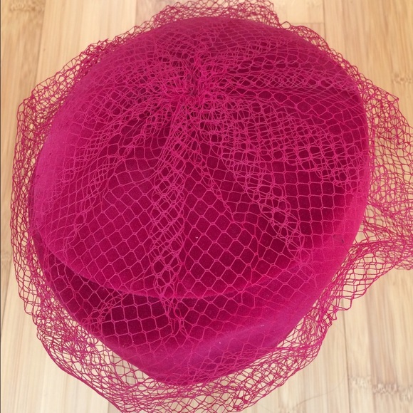 🎉2xHP🎉Vintage Red Velvet Cake Hat 🎂 - Picture 2 of 3