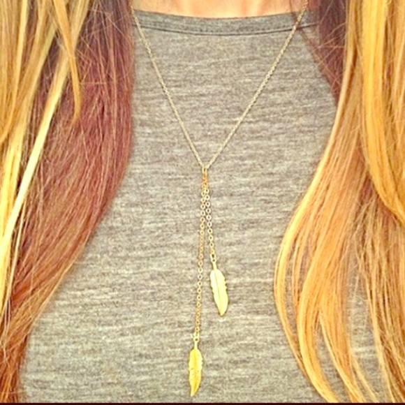 Jewelry - ✌🏻️Gold Chain 2 Feather Statement Necklace! SALE