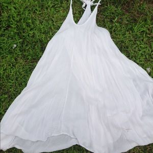 White flow dress