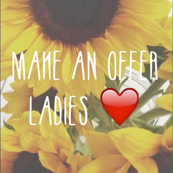 ACCEPTING ALMOST ALL OFFERS🎀🌻