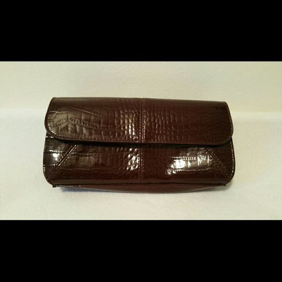 Burgandy patent faux croc Liz Claiborne clutch