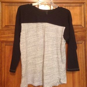 Two toned 3/4 sleeved t-shirt