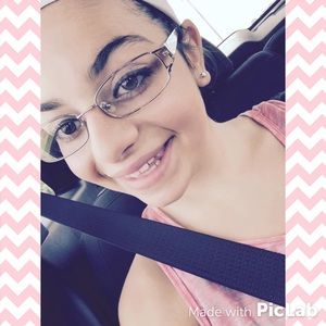 Meet your Posher, Alexis