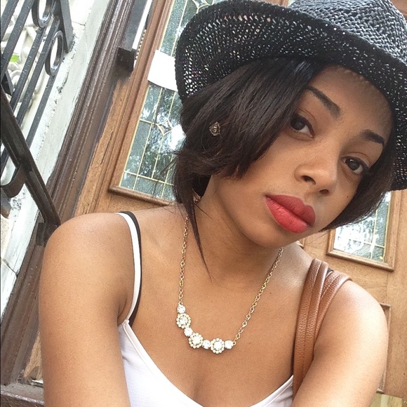 Meet your Posher, Briana - Picture 1 of 1