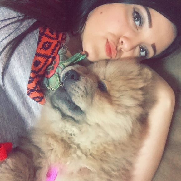 Meet your Posher, Juliana - Picture 2 of 3