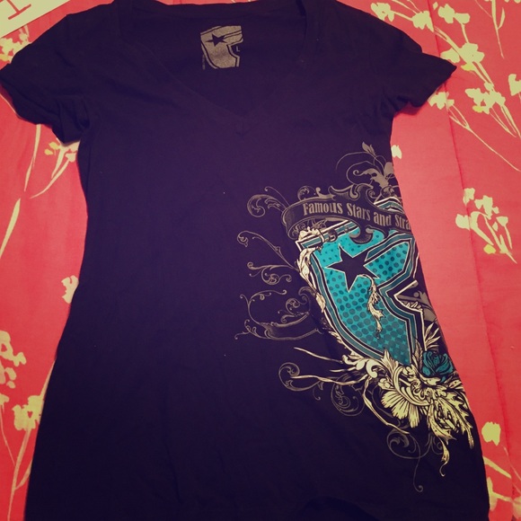 Famous size Large tee.