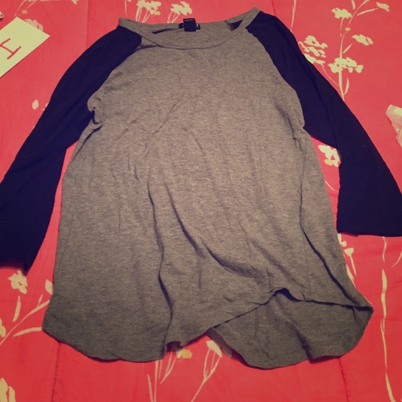 Black/grey baseball tee