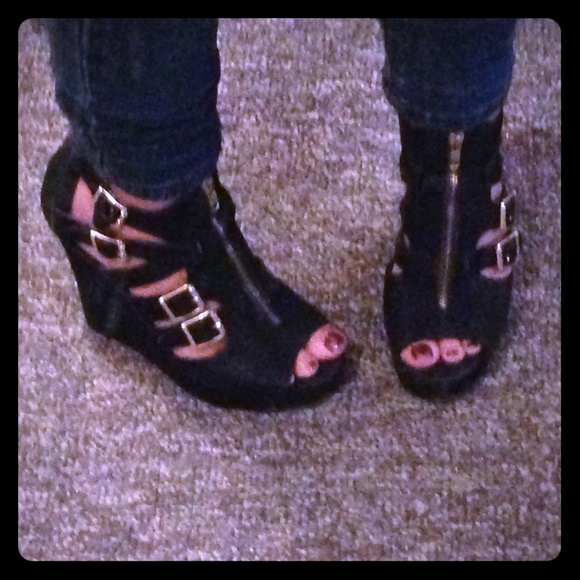 Steve Madden Shoes - ✨Steve Madden Platform Wedge!✨