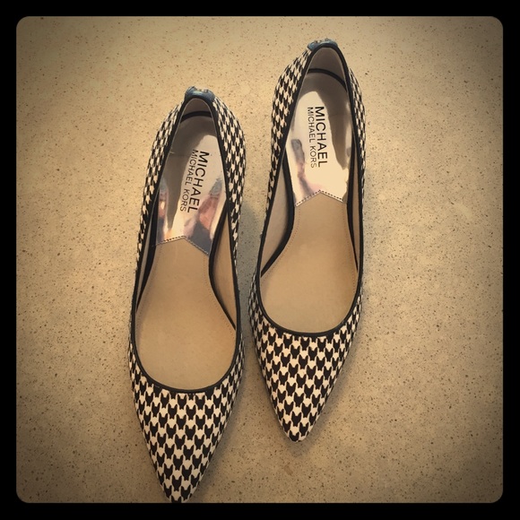 Michael Kors Shoes - Michael Kors Houndstooth Pumps - Never Been Worn!