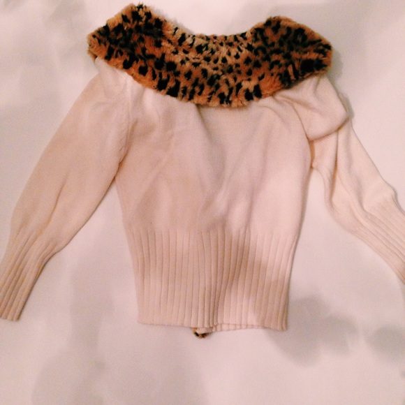 🌿SOLD🌿Calvin Klein sweater leopard faux fur - Picture 3 of 3
