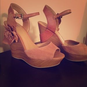 Gianni Bini wedge sandals 7