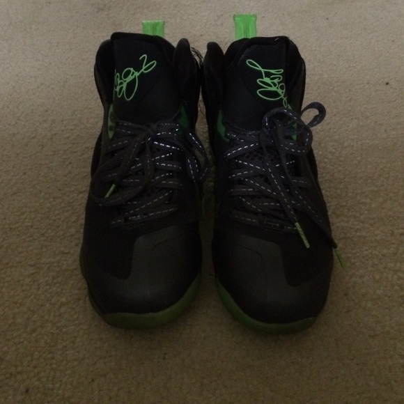 Lebrons size 6 - Picture 2 of 2