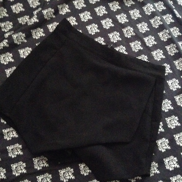 Black skort