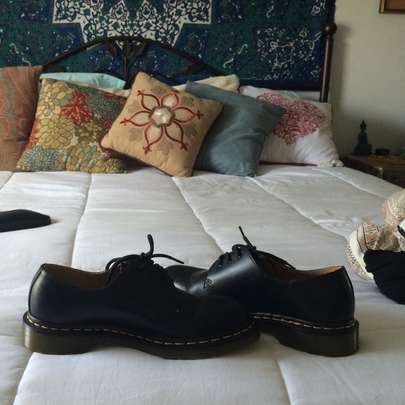 Dr. Martens woman's 1461 ( like new )