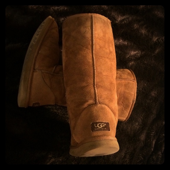 💯% Authentic UGG's Camel Colored - Picture 1 of 4