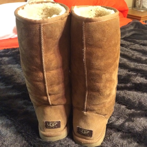 💯% Authentic UGG's Camel Colored - Picture 3 of 4