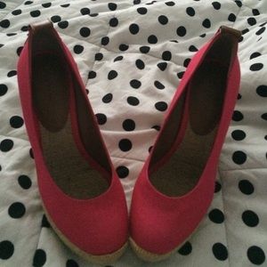 BCBG pink wedges