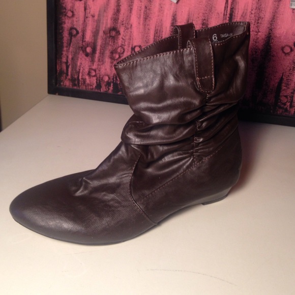 đ´Brown Leather Slouch Bootsđ´ DONATED! - Picture 2 of 4