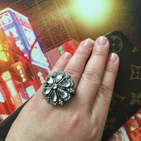 BCBG GENERATION COCKTAIL RING - Picture 2 of 3