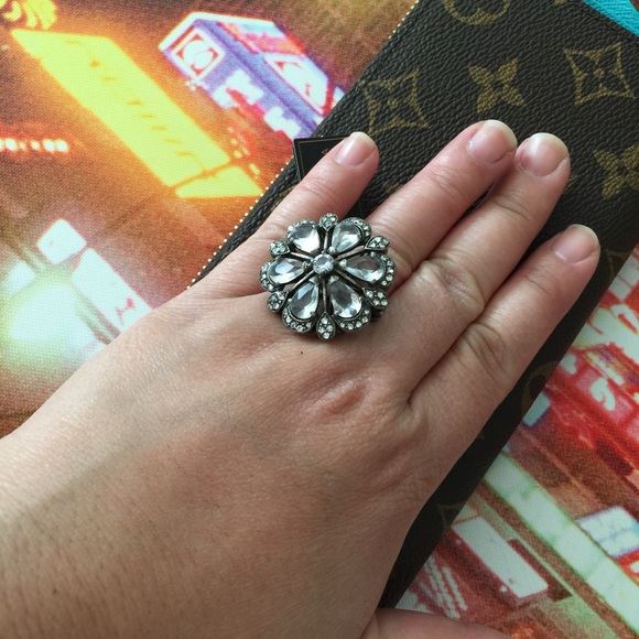 BCBG GENERATION COCKTAIL RING - Picture 3 of 3