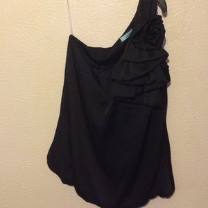 One shoulder cute top!