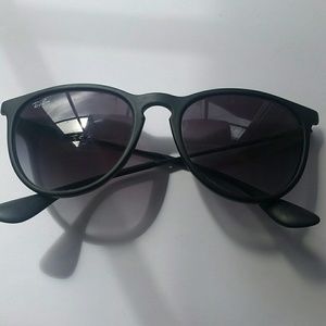 Black Ray-Ban Sunglasses