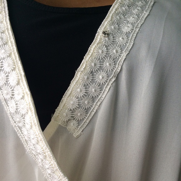 Cream and coral romper - Picture 3 of 4