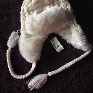 NWT Snow Hat & Scarf