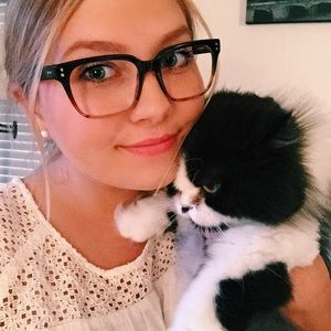 Meet your Posher, Carrie