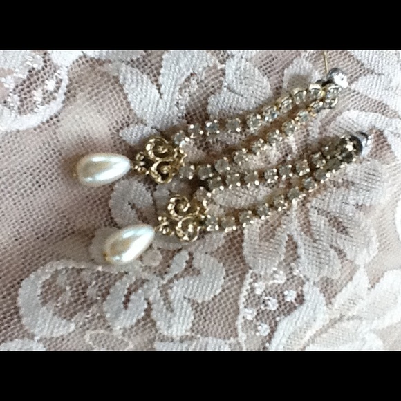 Gorgeous pearl/diamond/gold fashion earrings