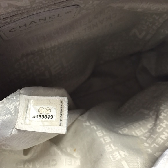 Authentic Chanel Tote - Picture 3 of 4