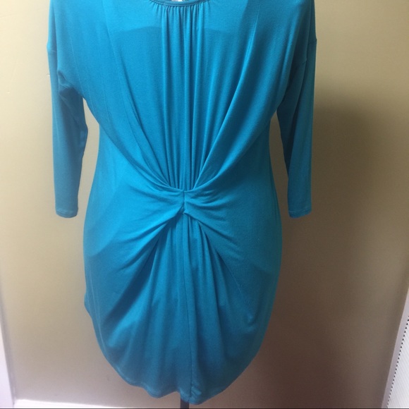 Cha Cha Vente teal blue top longer in back